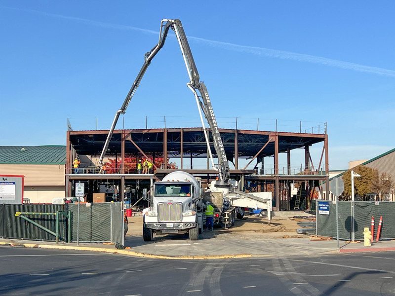 A crane in front of the steel frame of the performing arts center