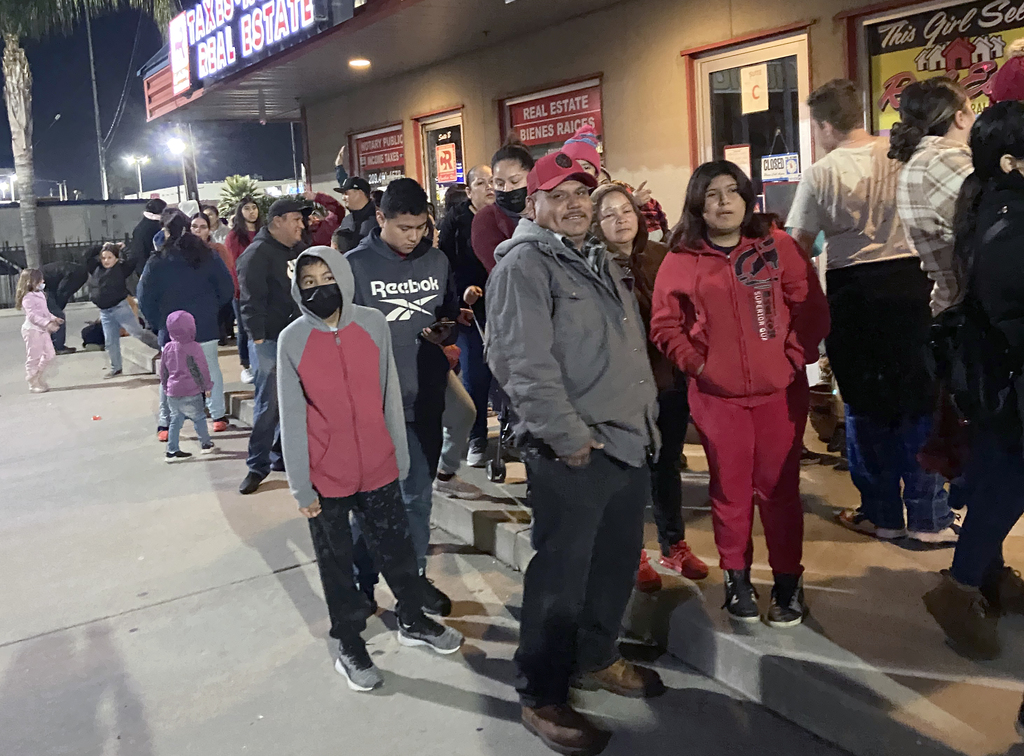 Students and families in line for Posada