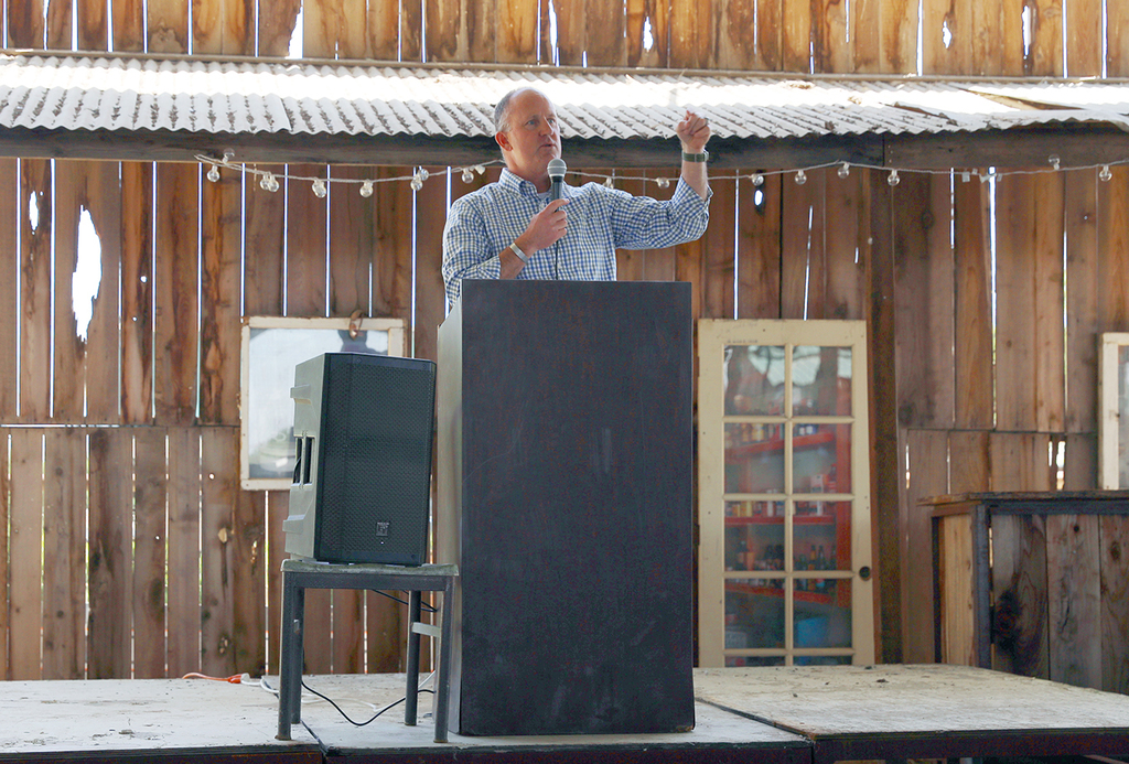 Sheriff Jeff Dirkse addresses audience