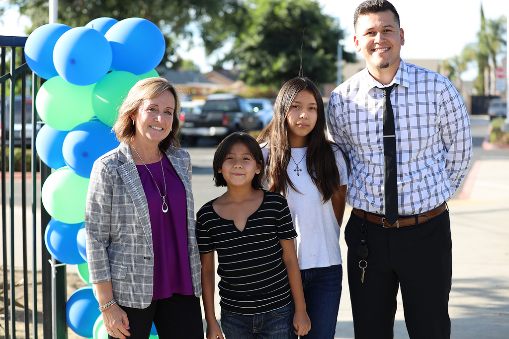 Adkison principal and AP with two students near balloons