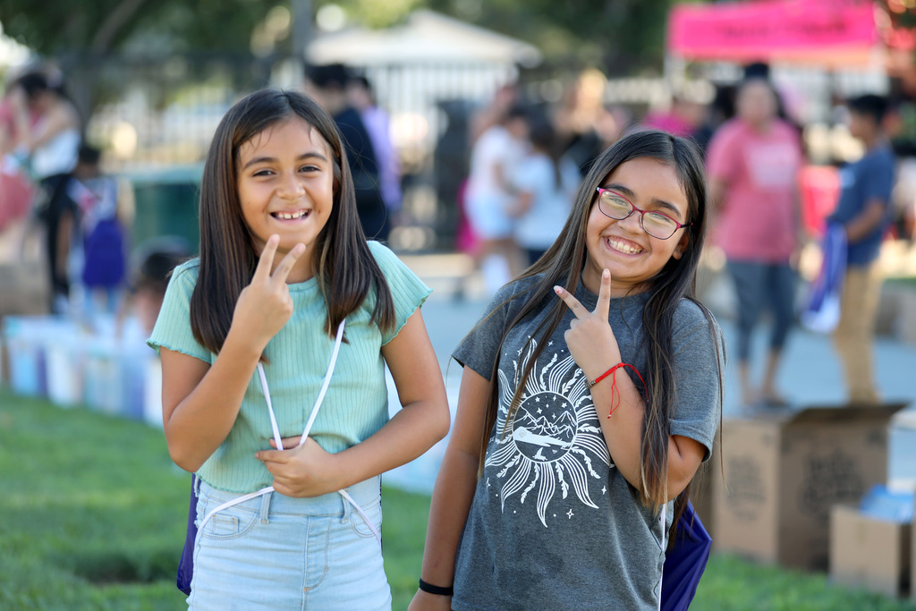 Two students flash peace signs at Hidahl Back to School Night